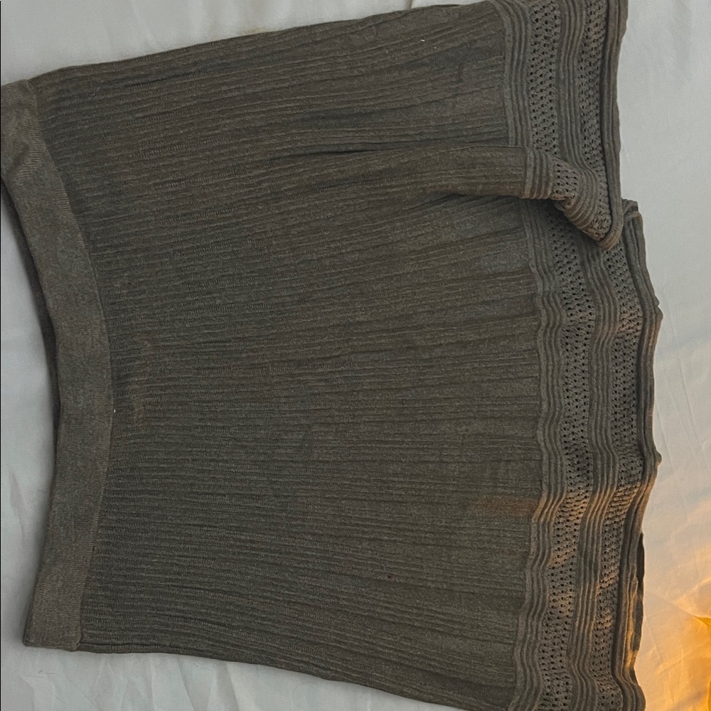 Gray Knit Skirt with Lace Trim